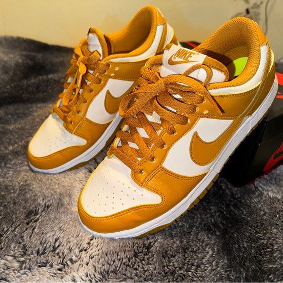 Women’s Nike dunk - Picture 4 of 11